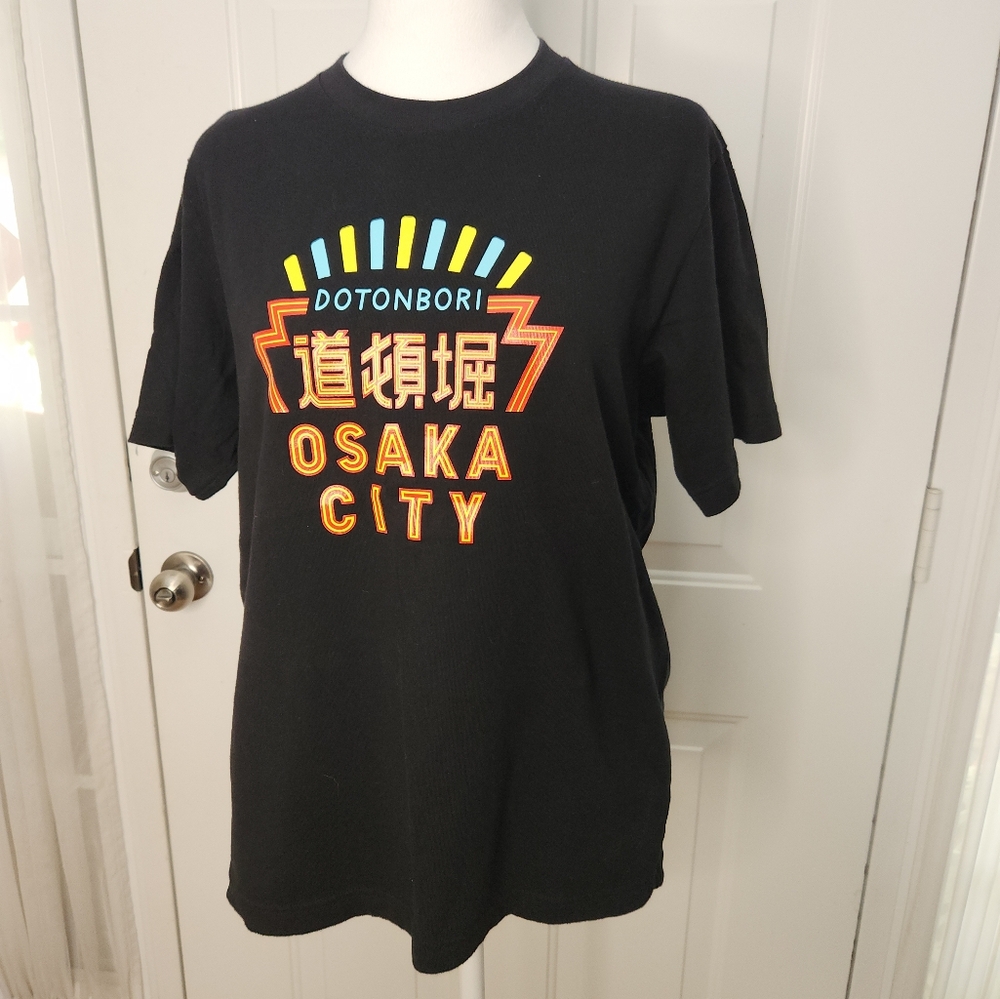 Uniglo UT Dontonbori Osaka City TShirt  Size Small‎